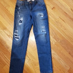 Jrs sz 7 distressed skinny jeggings.